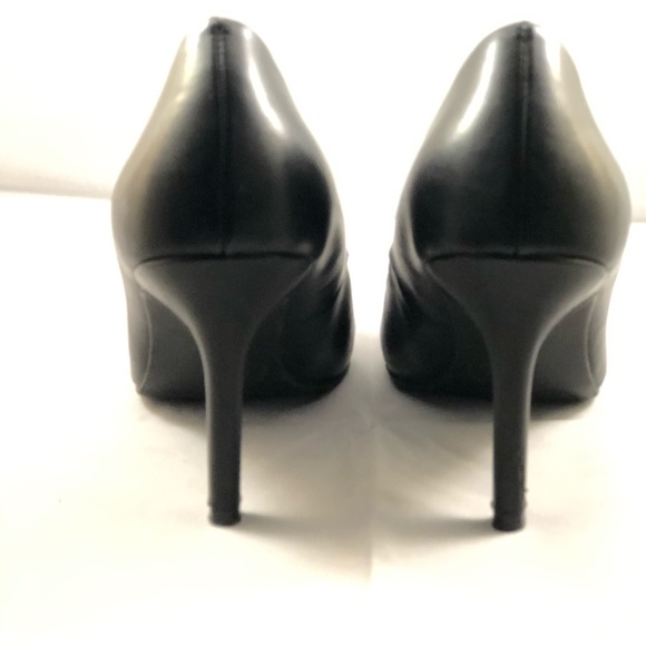 Classic black heels - Picture 3 of 7